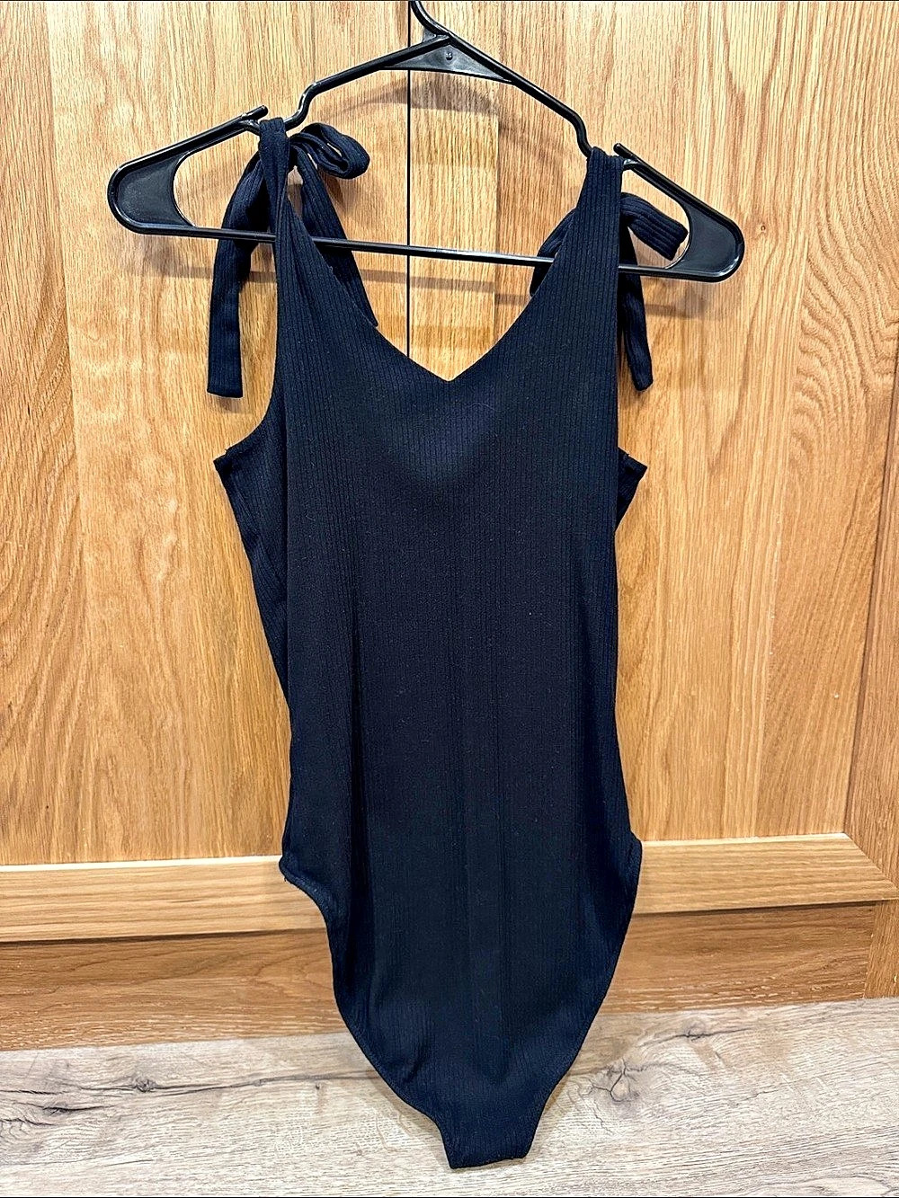 Old Navy Tie-Shoulder V-Neck Rib-Knit Bodysuit Black